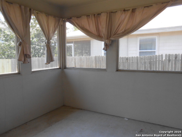 Listing photo id 3 for 6942 Asbury  