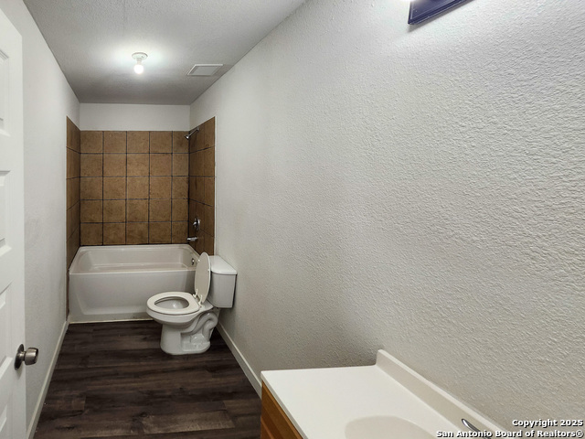 Listing photo id 4 for 950 Highsmith Rd