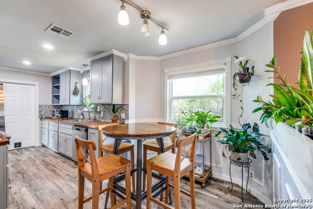 Listing photo id 8 for 703 Coronet