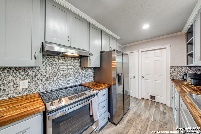 Listing photo id 11 for 703 Coronet