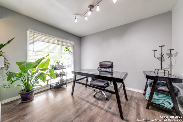 Listing photo id 13 for 703 Coronet