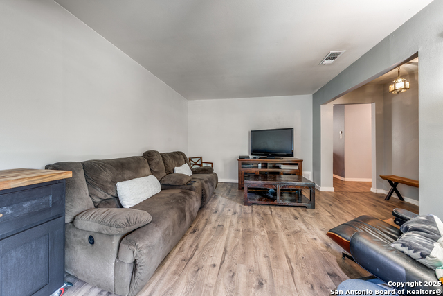 Listing photo id 14 for 703 Coronet