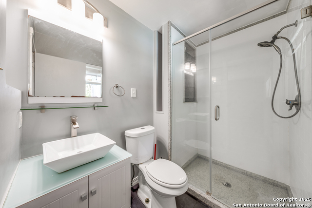 Listing photo id 18 for 703 Coronet