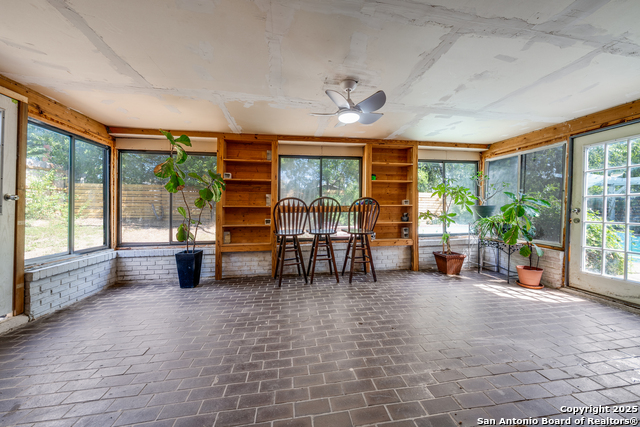 Listing photo id 21 for 703 Coronet