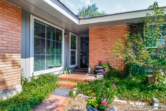 Listing photo id 2 for 703 Coronet