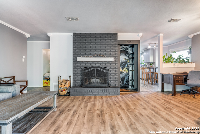 Listing photo id 4 for 703 Coronet