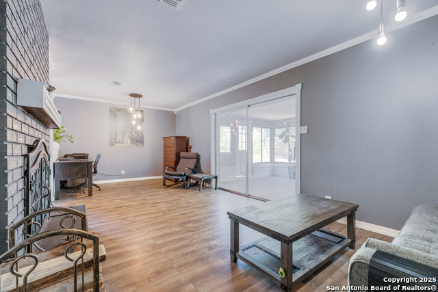 Listing photo id 5 for 703 Coronet