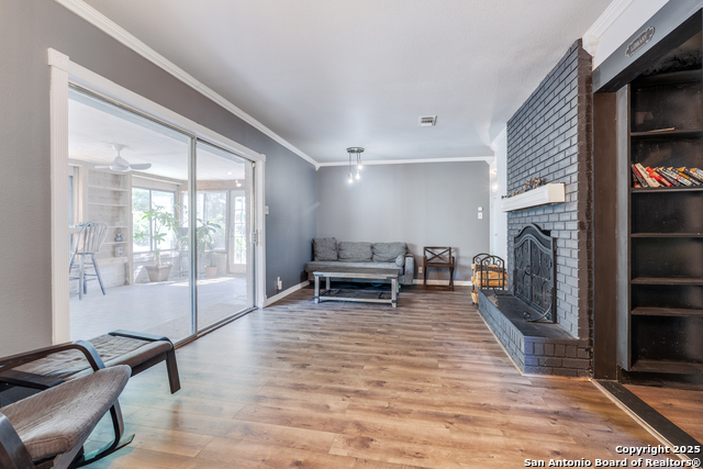 Listing photo id 6 for 703 Coronet