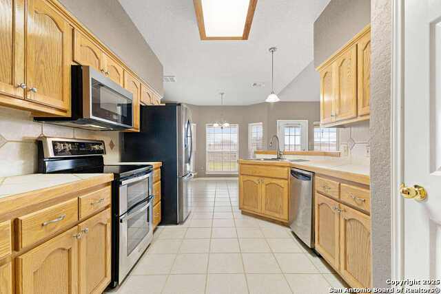 Listing photo id 8 for 142 Shannon Ridge