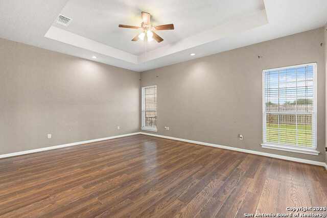 Listing photo id 10 for 142 Shannon Ridge