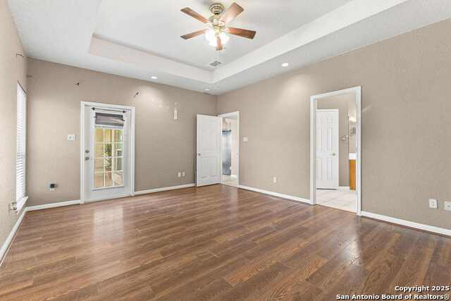 Listing photo id 11 for 142 Shannon Ridge