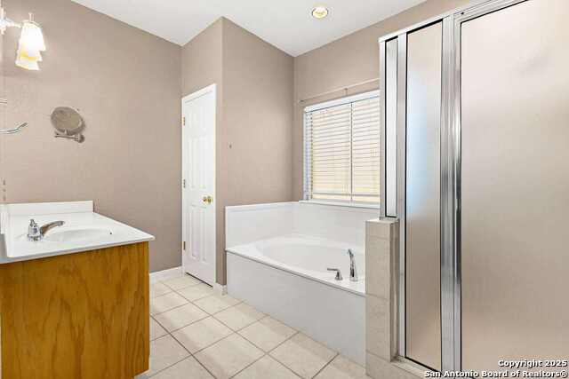 Listing photo id 12 for 142 Shannon Ridge