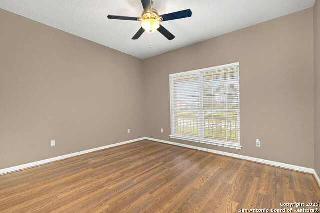 Listing photo id 13 for 142 Shannon Ridge