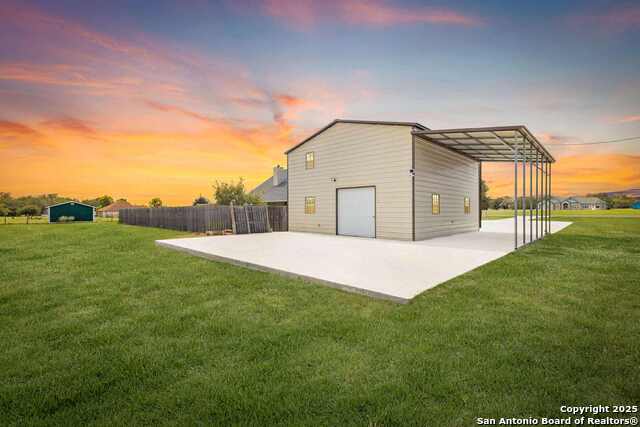 Listing photo id 15 for 142 Shannon Ridge