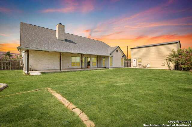 Listing photo id 17 for 142 Shannon Ridge
