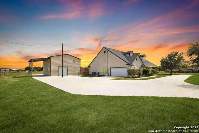 Listing photo id 0 for 142 Shannon Ridge