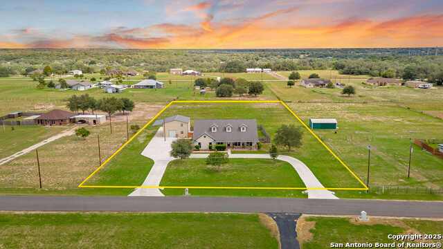 Listing photo id 18 for 142 Shannon Ridge
