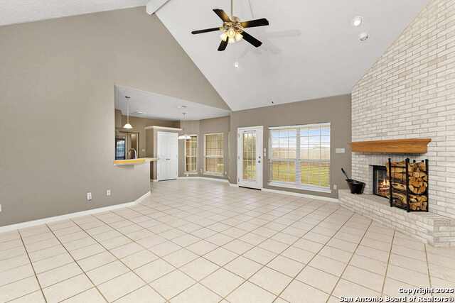 Listing photo id 3 for 142 Shannon Ridge