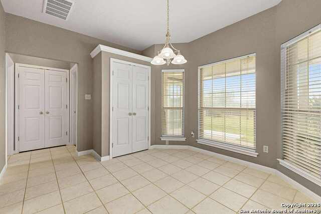 Listing photo id 7 for 142 Shannon Ridge