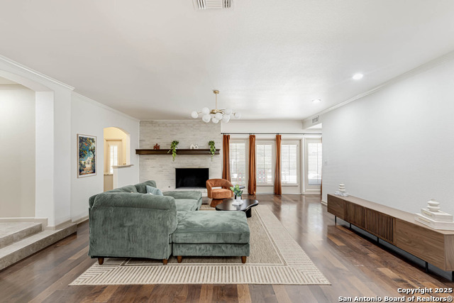 Listing photo id 1 for 113 Wickford