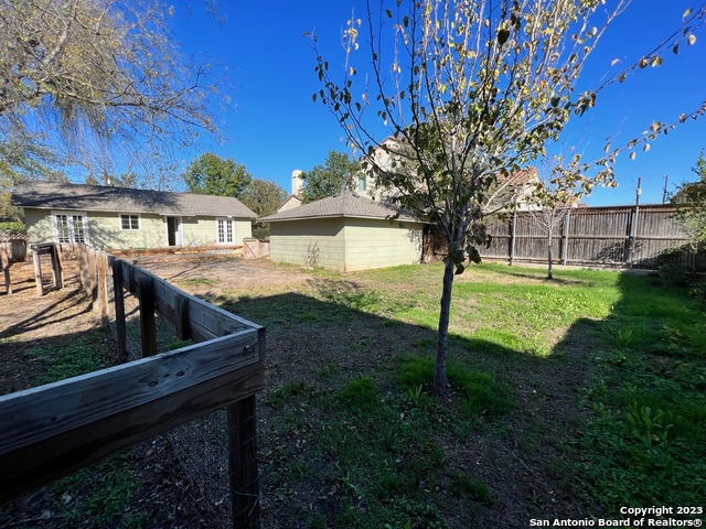 Image 10 of 21 For 370 Sunset E