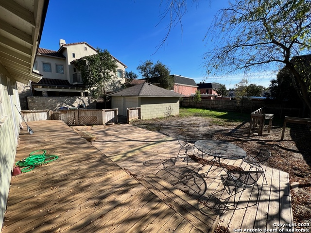 Image 11 of 21 For 370 Sunset E