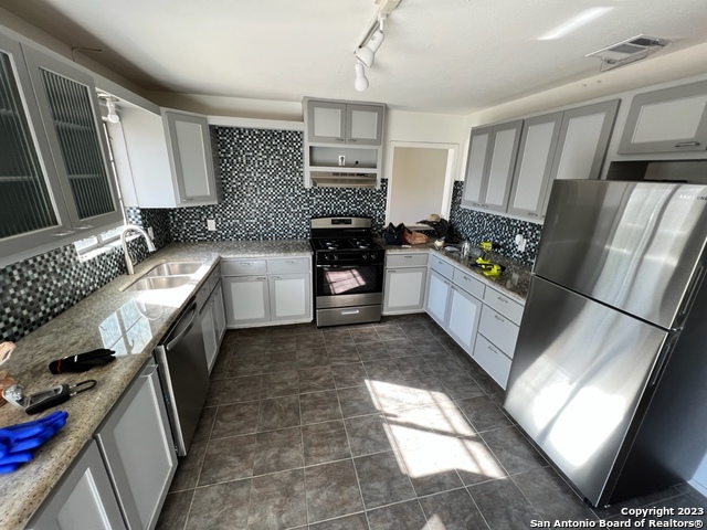 Image 6 of 21 For 370 Sunset E