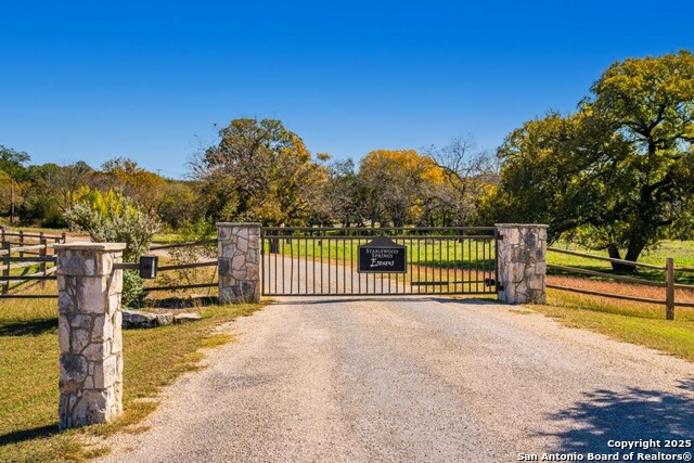 Image 16 of 27 For 277 Stablewood Springs