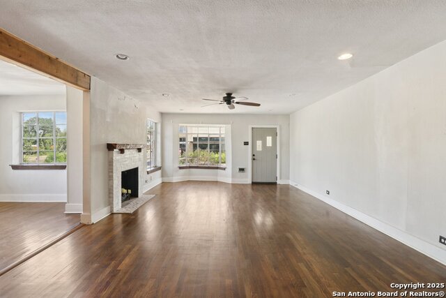 Image 11 of 27 For 700 Dawson