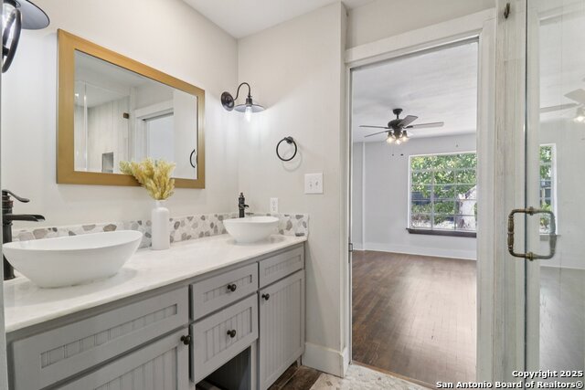 Image 16 of 27 For 700 Dawson