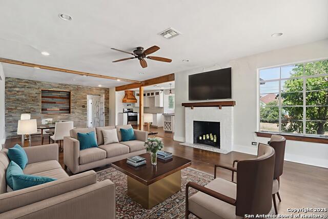 Image 2 of 27 For 700 Dawson