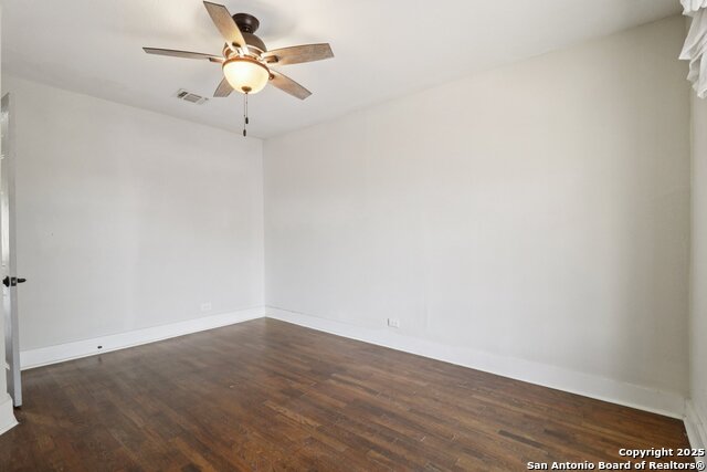 Image 23 of 27 For 700 Dawson