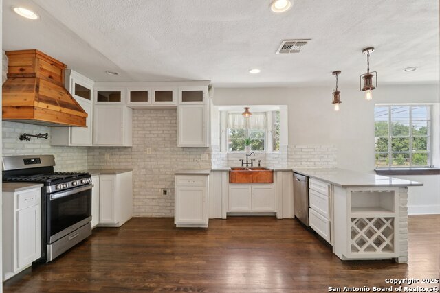 Image 8 of 27 For 700 Dawson