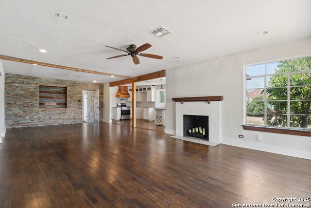 Image 9 of 27 For 700 Dawson