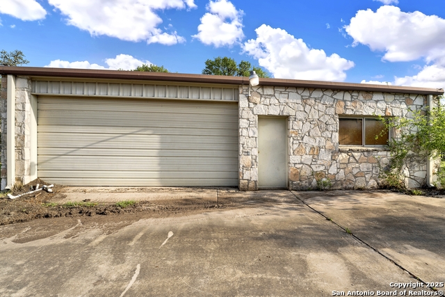 Image 12 of 62 For 306 Rolling Oaks Ln N