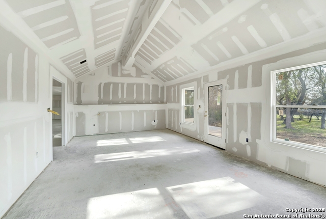 Image 26 of 62 For 306 Rolling Oaks Ln N