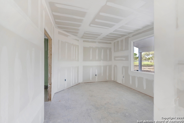 Image 29 of 62 For 306 Rolling Oaks Ln N