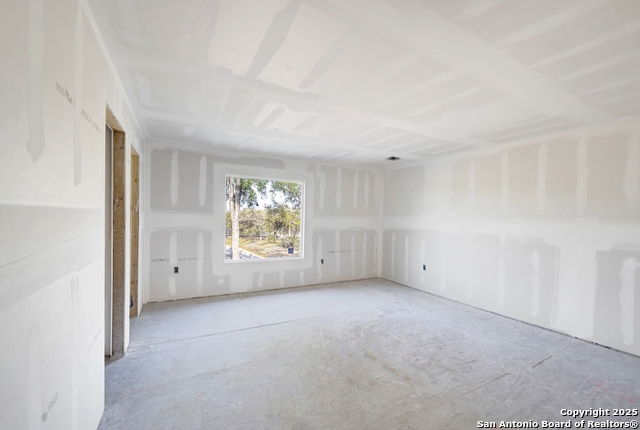 Image 32 of 62 For 306 Rolling Oaks Ln N