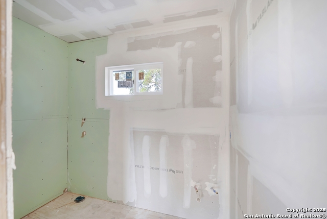 Image 35 of 62 For 306 Rolling Oaks Ln N