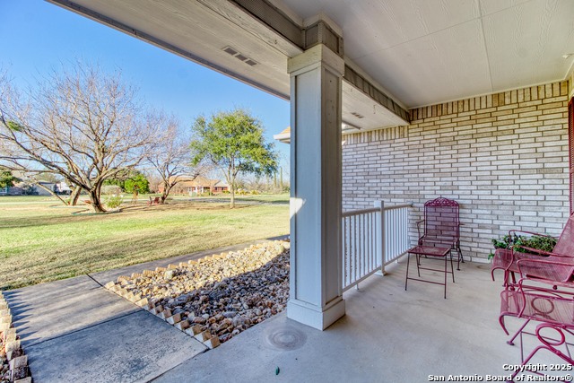 Listing photo id 2 for 13042 Remuda Terrace