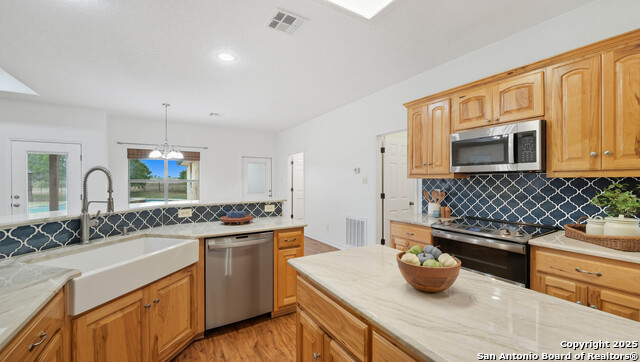 Listing photo id 8 for 2295 Stuart Rd