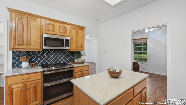 Listing photo id 11 for 2295 Stuart Rd