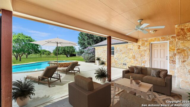 Listing photo id 46 for 2295 Stuart Rd