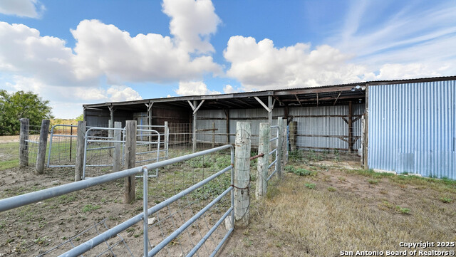 Listing photo id 58 for 2295 Stuart Rd