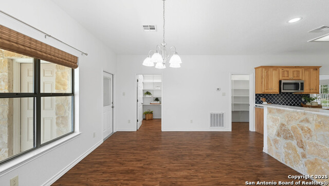 Listing photo id 5 for 2295 Stuart Rd