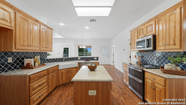 Listing photo id 7 for 2295 Stuart Rd