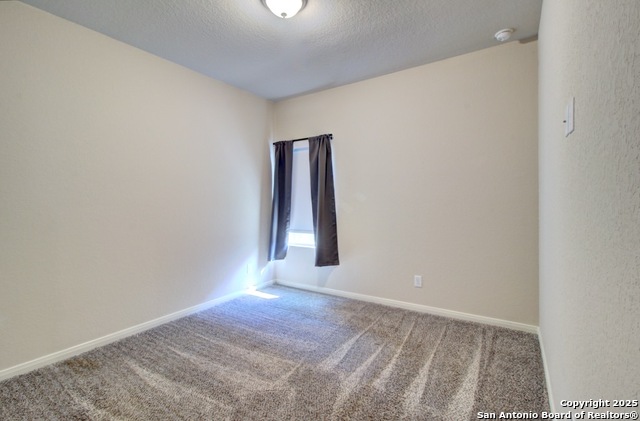 Listing photo id 8 for 317 Sika