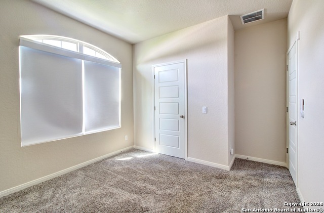Listing photo id 12 for 317 Sika