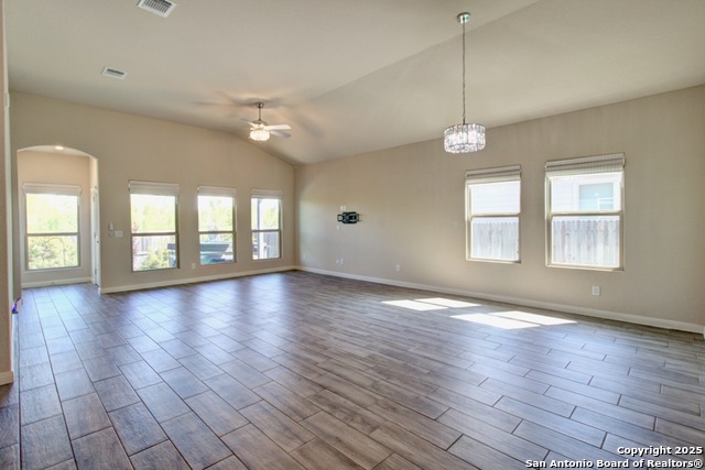Listing photo id 18 for 317 Sika