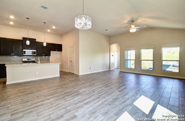 Listing photo id 19 for 317 Sika